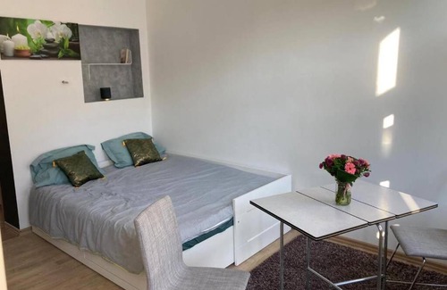 Brussels Apartment | Magnifique Studio au 2ème étage, à proximité de la gare du midi!