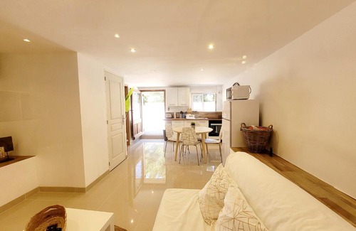 Tamaris Apartment | Magnifique T2 , jardin privatif et entrée privée