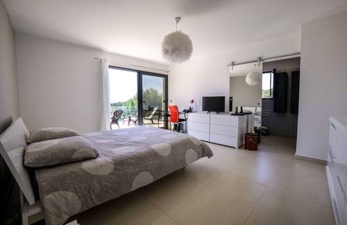 Uchaux Villa | Magnifique Villa Avec Piscine à Débordement