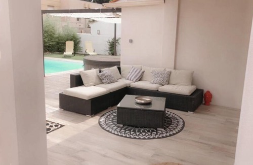 Verargues Villa | Magnifique villa avec Pool House piscine et jacuzzi