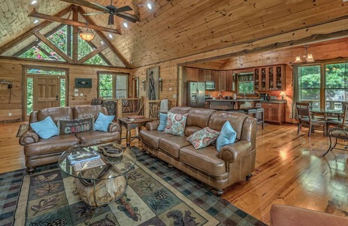 Blue Ridge Cabin | Magnolia Bay - Lake Front | Double Decker Boat Dock | Pet Friendly | Hot Tub | Pool Table