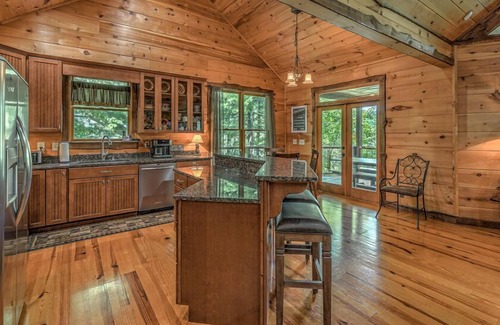 Blue Ridge Cabin | Magnolia Bay - Lake Front | Double Decker Boat Dock | Pet Friendly | Hot Tub | Pool Table