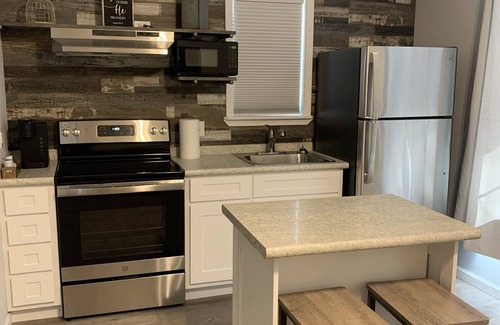 Reidsville Apartment | "Magnolia" Cottage Reidsville Georgia