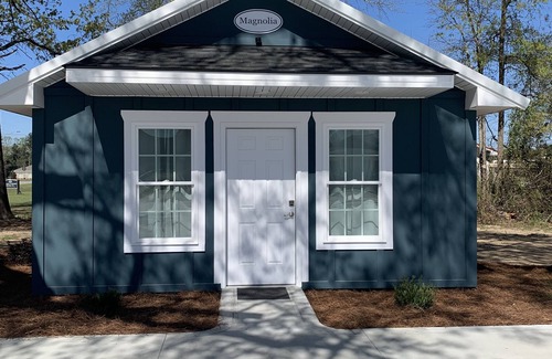 Reidsville Apartment | "Magnolia" Cottage Reidsville Georgia