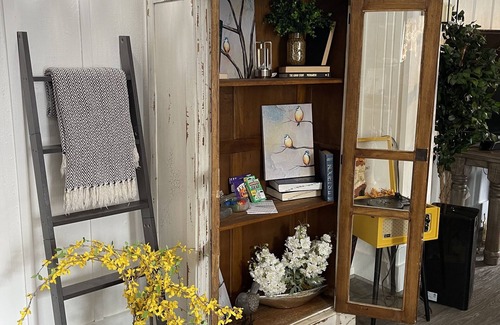 Brenham House | Magnolia House In the Heart of Downtown Brenham