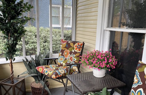 Brenham House | Magnolia House In the Heart of Downtown Brenham