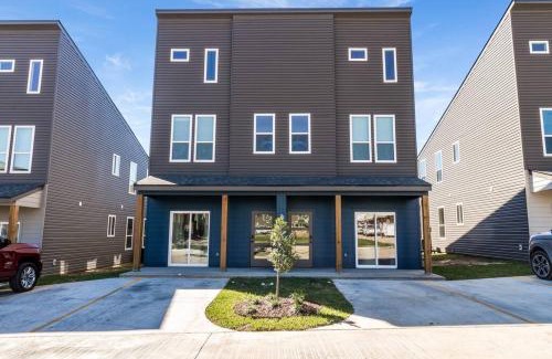 Lafayette House | Magnolia house*King Bed*Instant booking*Click now