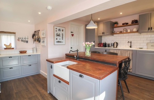 Barnstaple House | MAGNOLIA VIEW, pet friendly, character holiday cottage in Barnstaple