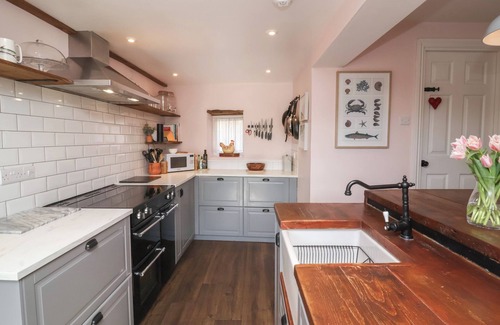 Barnstaple House | MAGNOLIA VIEW, pet friendly, character holiday cottage in Barnstaple