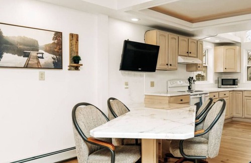 Great Falls Apartment | Magpie - Charming Main Level Duplex Near Downtown+Fast Wifi