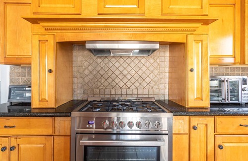 East Stroudsburg House | Mahogany Sun Hot Tub Theater Room Fire Pit