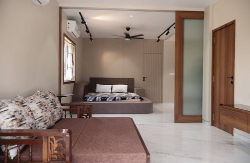 Mumbai Hotel | MAHUAA BUNGLOW