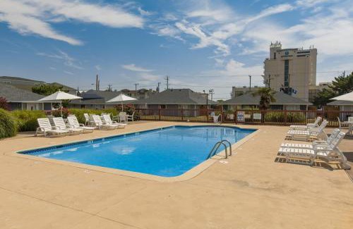 Northeast Virginia Beach House | Mai Kai 13A - North End VB with Pool
