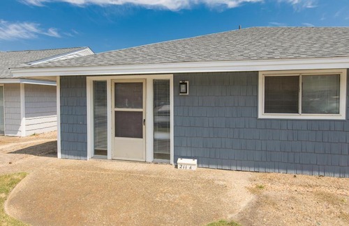 Northeast Virginia Beach House | Mai Kai 13A - North End VB with Pool