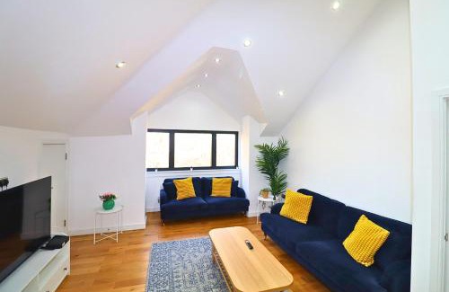 Maidenhead Apartment | Maidenhead Stylish Three Bedroom Top Floor Apartment