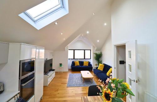 Maidenhead Apartment | Maidenhead Stylish Three Bedroom Top Floor Apartment