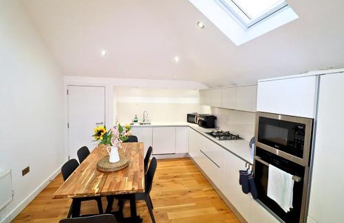 Maidenhead Apartment | Maidenhead Stylish Three Bedroom Top Floor Apartment