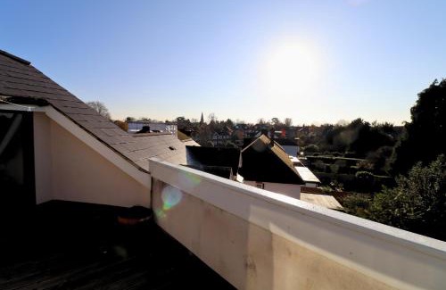 Maidenhead Apartment | Maidenhead Stylish Three Bedroom Top Floor Apartment