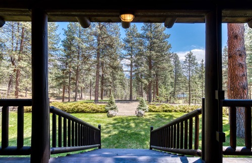 Grantsdale Cabin | Main & Guest Cabin on 3 Acres in Woods with Pond