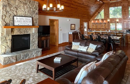 Henrico House | MAIN LAKE! 4BR/4B Gorgeous log home with deep water, Amazing Views & WiFi