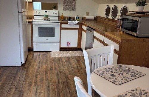 Buena Vista Apartment | Main Street Retreat-Upstairs-Pet Friendly-Large Deck! STR# 262