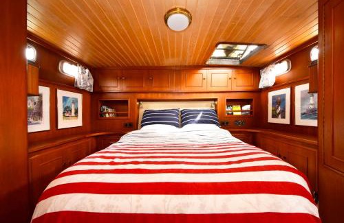 Damariscotta Boat Rental | Maine Bed & Boat, Nebi