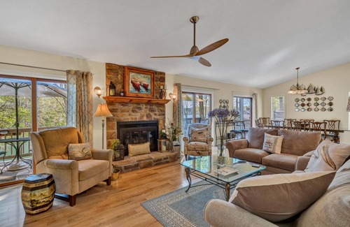 Moneta House | Maine Stay | 3 Bed, 3 Bath