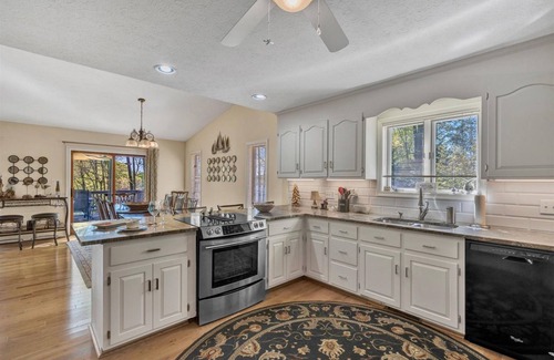 Moneta House | Maine Stay | 3 Bed, 3 Bath