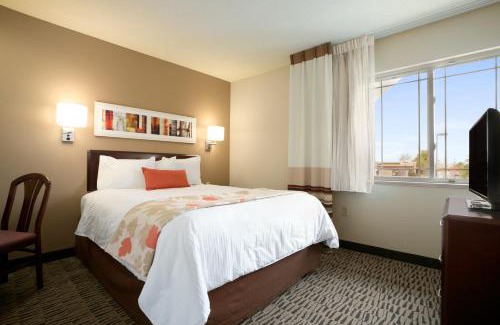 Farmington Hills Hotel | MainStay Suites Detroit Farmington Hills