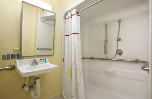 Farmington Hills Hotel | MainStay Suites Detroit Farmington Hills