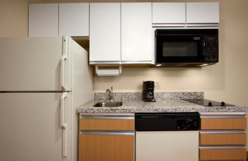 Farmington Hills Hotel | MainStay Suites Detroit Farmington Hills