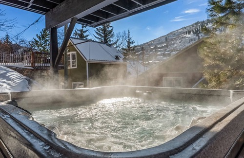 Downtown Park City Ski Chalet | Mainstreet Masterpiece | Stunning Views! | Hot tub! | Walk to Downtown