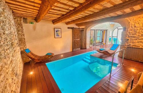 Saint-Hippolyte-de-Montaigu House | Maison provençale avec Piscine intérieure, spa et hammam à deux pas d'Uzès