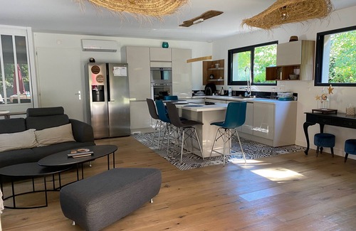 Hourtin House | Maison à 300m de la Plage, Bardage Bois , Deux Terrasses 6 Couchages