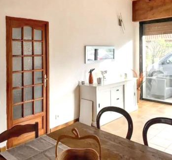 Laprade House | Maison élégante à Villalier avec Jacuzzi
