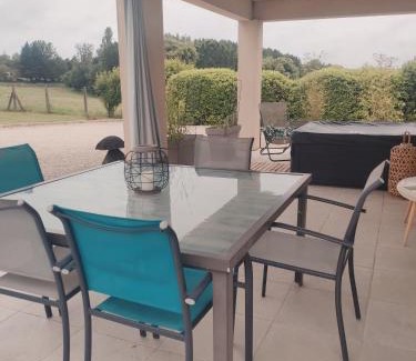 Saint-Vincent-le-Paluel House | Maison 3 étoiles avec piscine et jacuzzi extérieur près de Sarlat
