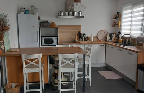 Chateaurenard House | Maison 80m² ,3 Chambres, Climatisation et Piscine, Entre Avignon et St Remy