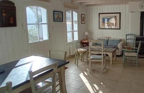 Le Palais House | Maison au calme, proche plage et commerces, 6 pers, jardin, cheminée, 3 chambres, classée 3* - FR-1-418-234