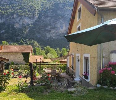 Ornolac-Ussat-les-Bains House | Maison au calme avec vue sur montagne