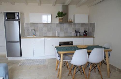 Chateauneuf-de-Gadagne House | Maison avec terrasse panoramique
