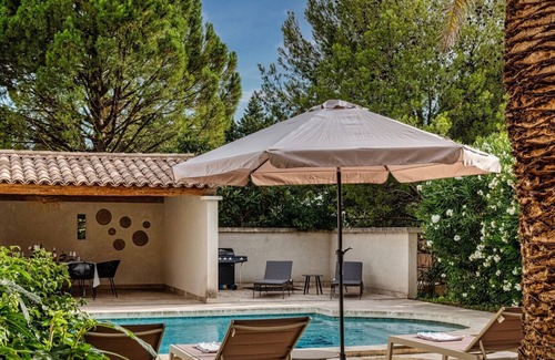 St.-Remy-de-Provence Villa | Maison Belleviste - private swimming pool within w