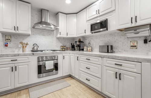 Bay St Louis House | Maison Blanc - 5Bd Close to Everything in Downtown Bay St. Louis!
