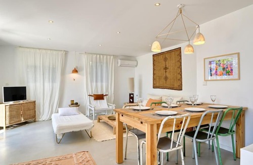 Saint-Loup Villa | Maison bohême avec piscine, Parc Naturel, Vue Mer