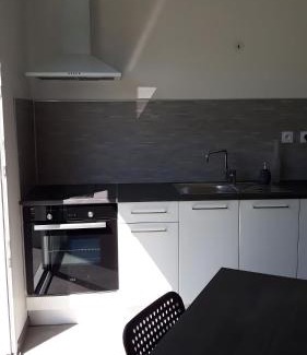 Saint-Mitre-les-Remparts House | Maison Coquillage