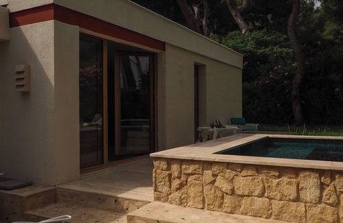 Sormiou House | Maison Californienne au Milieu D'une Pinède