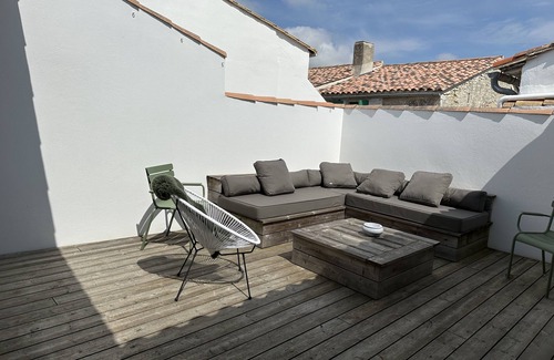 Ars-en-Re House | Maison Centre Ars Lumineuse et Entièrement Rénovée, 100m2 Avec Terrasse&préhaut