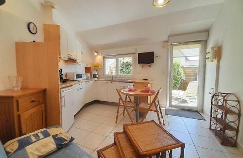 Carnac Villa | Maison cosy à Carnac Plage, 500m de la mer, terrasse sud, parking, petit animal accepté, non fumeur - FR-1-477-97