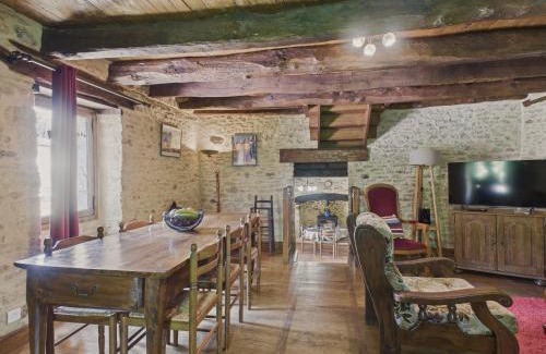 Saint-Crepin-et-Carlucet House | Maison de campagne pour 6 avec piscine et jardin