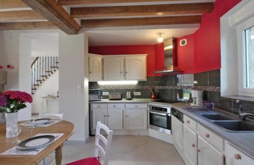 Saint-Denis-de-Villenette House | Maison de charme avec grand jardin, 4 chambres, 3 salles de bain, garage, WiFi, cheminée et terrasse - FR-1-497-115