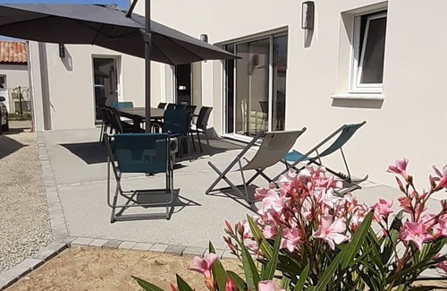 Saint-Vincent-sur-Jard House | Maison de Vacances à 340 m de la Plage, 12 Personnes